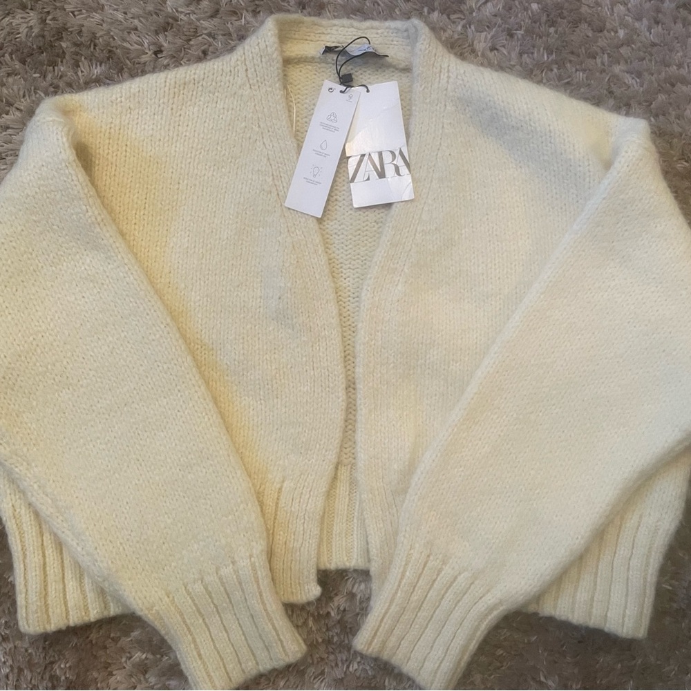 NWT Zara cropped off white non closure Cardigan Size Medium